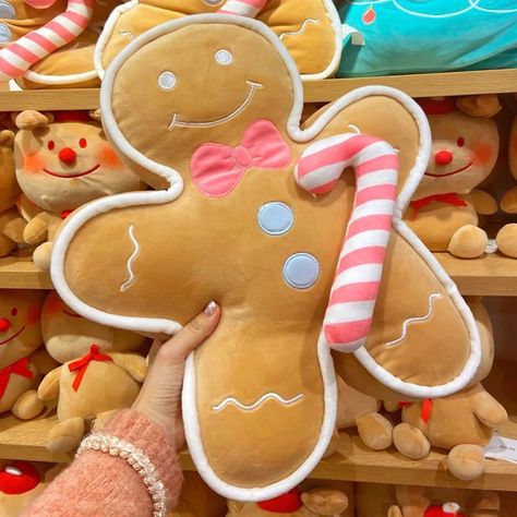 Martha Stewart Christmas, Pastel Bows, Christmas Gingerbread Man, Cute Pillow, Christmas Gingerbread Men, Christmas Decorations Bedroom, Kawaii Doll, Christmas Bedroom, Soft Cute