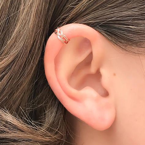 Upper Ear Piercing Ideas, Trendy Piercings, Rose Gold Ear Cuff, Wire Ear Cuffs, Ear Cuff Piercing, Cartilage Ear Cuff, Pierced Ear, Cute Ear Piercings, Fake Piercing