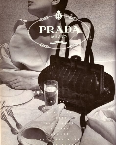 Prada FW 1988, p Prada Aesthetic, Prada Purse, Amber Valletta, Vogue Vintage, Prada Purses, Mode Editorials, Print Advertisement, Milano Italy, Vogue Covers