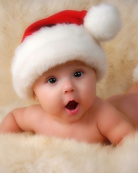 There is a fat guy in a red suit with a hat like this that comes down the chimney once a year and leaves me stuff under a tree? Whoa! 5 Month Old Baby, Christmas Baby Pictures, Baby Christmas Photos, Baby Wallpaper, Foto Baby, Foto Tips, Christmas Photography