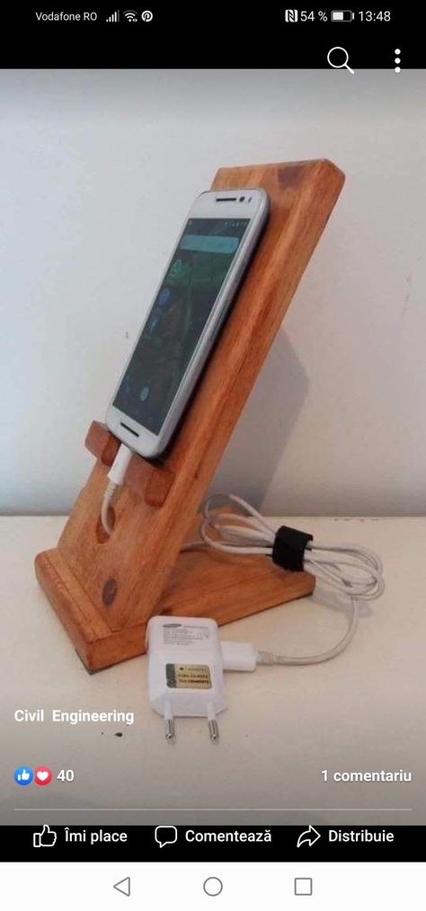 Projek Kayu, Dremel Tool Projects, Wooden Phone Holder, Wood Phone Holder, Wood Phone Stand, Woodworking Tools For Beginners, Wood Decoration, घर की सजावट, Wooden Projects