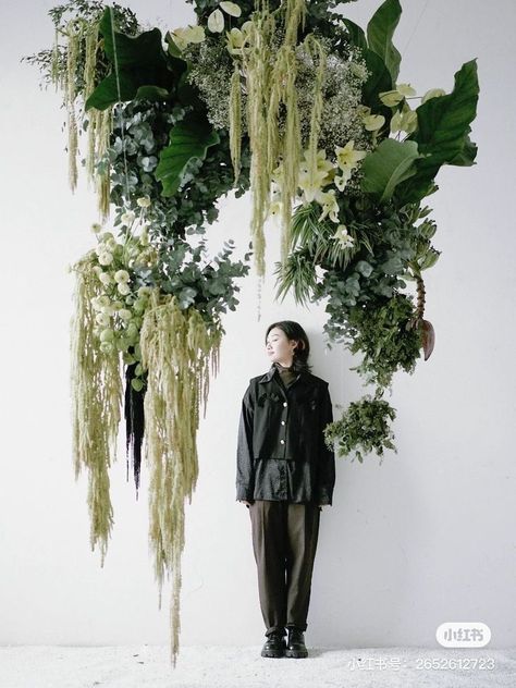 Deco Spa, Arreglos Ikebana, Plant Installation, Flower Installation, Backdrop Design, Hanging Flowers, Organic Modern Decor, Deco Floral, Arte Floral