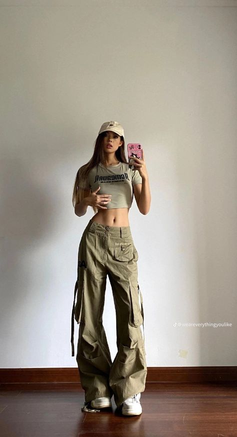 Classy Edgy Outfits, Feminine Streetwear, Venus Clothing, Asian Streetwear, Korean Summer Outfits, Simple Style Outfits, Cute Outfits With Jeans, Oufits Casual, European Summer Outfits