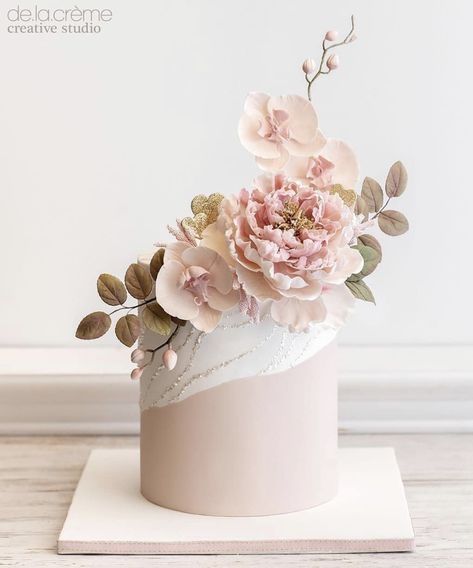 Wedding Cakes One Tier, Blush Pink Wedding Cake, Sugar Flower Wedding Cake, Flower Cake Design, Blush Wedding Cakes, Sugar Flowers Cake, Single Tier Cake, Floral Cakes, Birthday Cake With Flowers