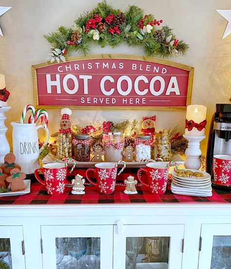 Dining Delight: Hot Cocoa Bar with Gingerbread Theme Kitchen Christmas Trees, Hot Cocoa Decorations, Kitchen Bar Christmas Decor, Gingerbread Themed Party, Gingerbread Kitchen Decorating Ideas, Gingerbread Themed Christmas Decor, Gingerbread Breakfast, Hot Cocoa Decor, Christmas Gingerbread Decor