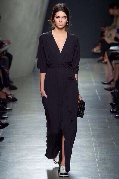 Long Sleeve Wrap Dress, Looks Chic, 가을 패션, Looks Style, Wholesale Clothing, Jersey Dress, Milan Fashion Week, Kendall Jenner, Look Fashion