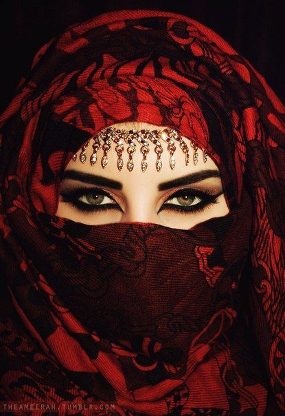 Eyes Covered, Beautiful Eyes, Head Scarf, Sanders, Blue Eyes, Veil, A Woman, Red, Blue