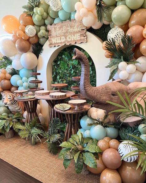 Safari Dessert Table, Jungle Theme Birthday Decoration, Jungle Theme Decoration Ideas, Jungle Theme Birthday Party Decorations, Jungle Safari Birthday Party Decoration, Jungle Theme Baby Shower Ideas, Jungle Safari Party Decorations, Safari Birthday Cake, Safari Themed Party