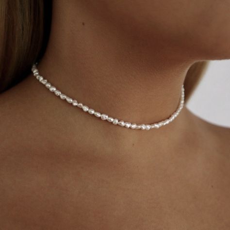 Mini Pearl Necklace, Pearl Choker Outfit, Choker Outfit, Diy Jewelry Set, Beaded Necklace Diy, Pearl Choker Necklace, Handmade Wire Jewelry, Accessories Jewelry Necklace, Beaded Accessories