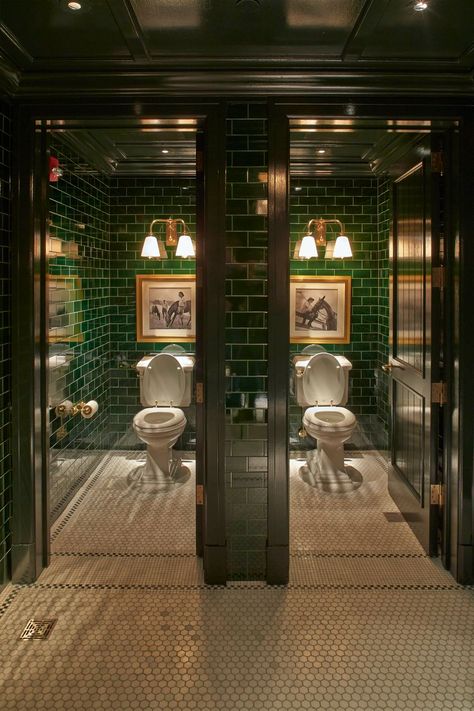 Polo Bar NYC New York — ALFREDO PAREDES Green Washroom, Polo Bar Nyc, Polo Bar, Restaurant Bathroom, Restroom Design, Nyc Bars, Bar Interior Design, Bar Interior, Toilet Design