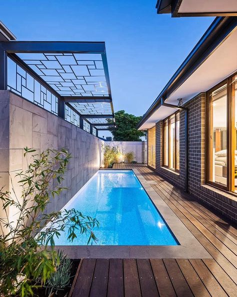 Bayon Gardens on Instagram: “Side yard potential 👏  #bayongardens  #bayonglenwaverleyproject” Ideas De Piscina, Piscina Rectangular, Luxury Pools Backyard, Oberirdische Pools, Swim Spas, Infinity Pools, Vinyl Pool, Small Swimming Pools, Swimming Pool House