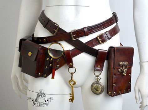 29 Unique Steampunk Costumes For Women You Can Buy! Here we feature unique steampunk costumes for women. From fancy Victorian-era ballgowns to saloon girl bustle skirts. They are all here! Steampunk Bags, Steampunk Mode, Steampunk Belt, Steampunk Outfits, Moda Steampunk, Steampunk Bag, Kule Ting, Anting Manik, Mode Steampunk