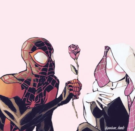 Los amo!! 😍🤗 Pink Aesthetic Spiderman, Miles Morales And Gwen Stacy Pfp, Spidergwen Aesthetic Wallpaper, Gwen Aesthetic Spiderman, Miles Morales And Gwen Stacy Matching Pfp, Spiderman Couple Aesthetic, Spider Man And Gwen Drawing, Spiderman And Spider Gwen Drawing, Spiderman Pink Aesthetic