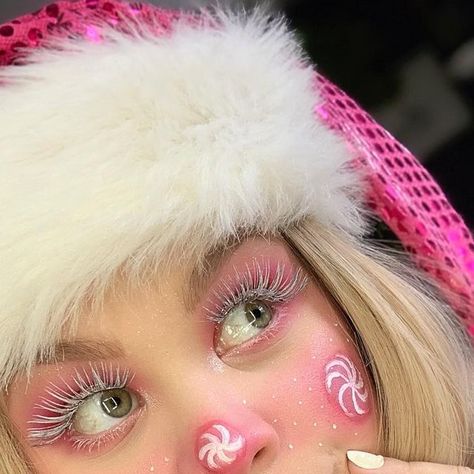 Taylor Dailey 🍒 on Instagram: "December 1st means it’s Christmas time! 🍭♥️ @jeffreestarcosmetics blood sugar palette + doll parts @redaspenlove brow pencil + orchid lip pencil + pink petunia lipstick + nails @leleposhcosmetics stalker + snow queen + dewy setting spray @thejunoco lashes @nyxcosmetics white liquid vinyl • • • • #holidays #festive #makeup #candyqueen #peppermint #peppermintswirl #redaspenlove #jeffreestarcosmetics #holidaylooks #festivemakeup #makeupfun #creativelooks #candycan Pink Winter Makeup, Sugarplum Fairy Makeup, Pink Christmas Makeup, Peppermint Makeup, Candyland Makeup, Magenta Makeup, Candy Cane Makeup, Dewy Setting Spray, Wonderland Makeup