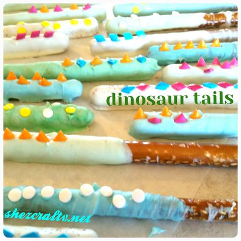 Dinosaur Treats, Dinosaur Snacks, Dinosaur Birthday Party Food, Dinosaur Week, Festa Jurassic Park, Dinosaur Roar, Dinosaur Tails, Dinosaur Birthday Theme, Girl Dinosaur Birthday