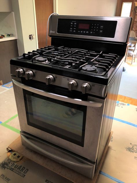 Why I Didn’t Go Pro When Buying my Dream Stove - Viet World Kitchen Kitchen With Freestanding Stove, Ge Cafe Range, Freestanding Oven, Small Stove, Freestanding Stove, Oven Stove, Farmhouse Scandinavian, Wok Cooking, New Stove