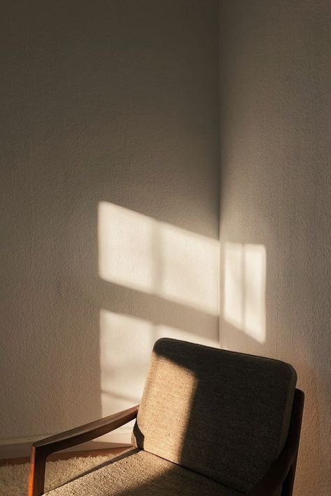 interior, shadows on the wall. Fotografi Urban, Fotografi Digital, Minimal Photography, Fotografi Vintage, Shadow Photography, Fotografi Editorial, Mood And Tone, Minimalist Photography, Beige Aesthetic