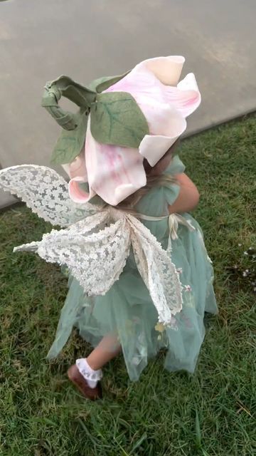 Woodland Ferry Costume, Family Garden Costumes, Felt Fairy Hat, Flower Fairy Hat Diy, Garden Family Costume, Family Fairy Costumes, Fairy Family Costume Ideas, Fairy Hat Diy, First Halloween Ideas