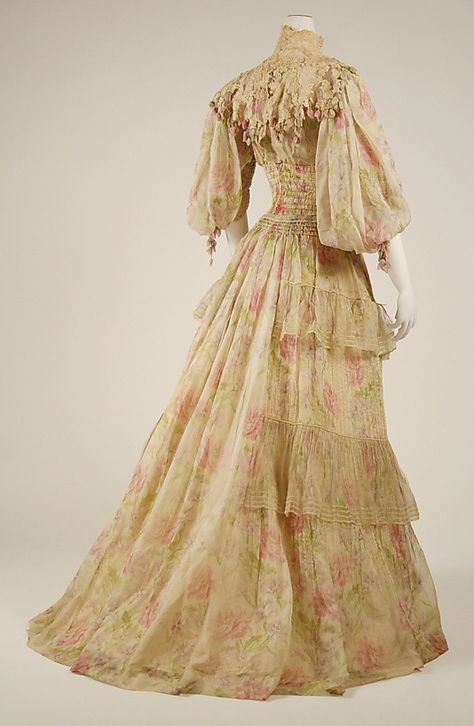 Dress Date: 1902–3 Culture: French Medium: silk Old English Dresses, Moda Medieval, 1900's Fashion, Istoria Modei, Historical Gowns, English Project, Outfit Reference, Historical Costuming, Dress Date