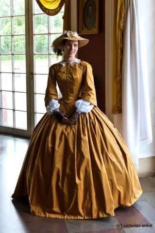 Ball Gowns Victorian, 1800s Dresses, Ancient Fashion, Duchess Dress, 1860s Dresses, Historical Clothes, Victorian Dresses, 1800s Fashion, Old Fashion Dresses