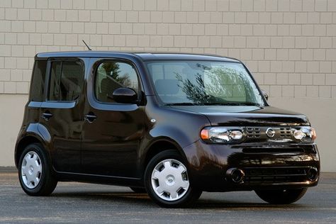 Nissan Cube n black....so me!!!! Godly Goals, Cube Car, Nissan Cube, Vehicle Accessories, Used Toyota, Nissan Leaf, Nissan Cars, Nissan Juke, Tiny House Decor