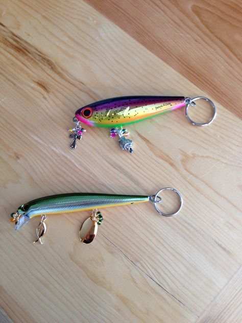 Fishing Lure Keychain, Fishing Lure Necklace, Fishing Lure Jewelry, Odd Jewelry, Hunting Jewelry, Purse Decorations, Fish Jewelry, Bf Gifts, Fish Crafts