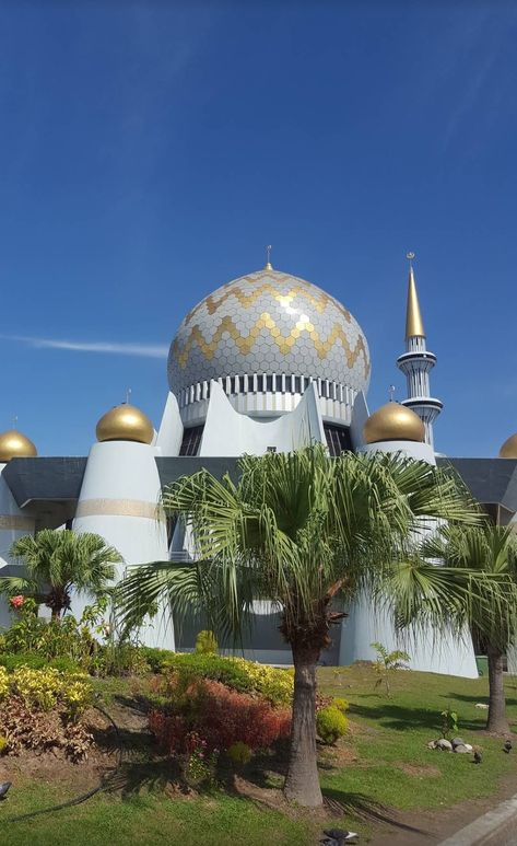 Negeri Sabah Mosque, Kota Kinabalu, Sabah, Malaysia. Kota Kinabalu Sabah, Sabah Malaysia, Malaysia Travel, Kota Kinabalu, Travel Drawing, Beautiful Mosques, Islamic Architecture, Hoodie Design, Taj Mahal