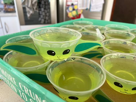 Baby Yoda Food Idea, Grogu Themed Birthday, Baby Yoda Decorations, Grogu Nursery, Grogu Birthday Party, Starwars Party Ideas, Baby Yoda Baby Shower Ideas, Star Wars Baby Shower Ideas, Baby Yoda Birthday Party Ideas