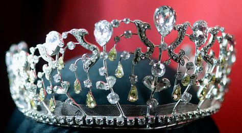 Mia Thermopolis' Crown from Princess Diaries 2: Royal Engagement | Flickr - Photo Sharing! Princess Diaries 2, Simi Valley California, Sf Wedding, Diamond Tiara, Simi Valley, Princess Diaries, Royal Engagement, Ronald Reagan, Anne Hathaway