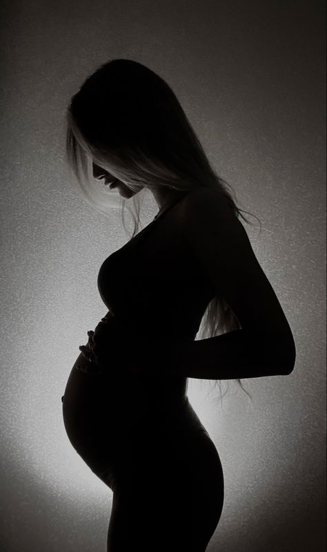 Shadow Pregnancy Pictures, Accidental Pregnancy Aesthetic, Pregnancy Aesthetic Tumblr, Faceless Maternity Photos, Pregnancy Aesthetic Faceless, Hiding Pregnancy Bump, Pregnancy Asethic, Silhouette Pregnancy Photos, Preganacy Pictures Aesthetic