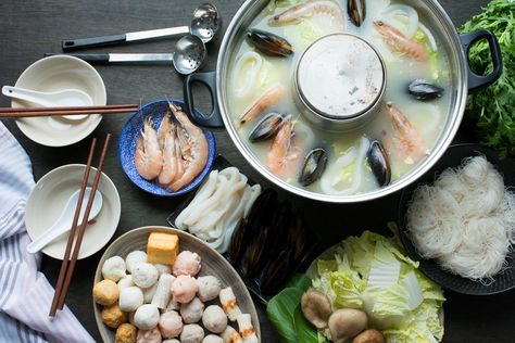 Vietnamese Seafood Hot Pot (Lau Do Bien) Vietnamese Hot Pot, Seafood Hot Pot, Asian Inspiration, Vietnamese Food, Vegetarian Meals, East Asian, Food Inspo, Vietnamese Recipes, A Chicken