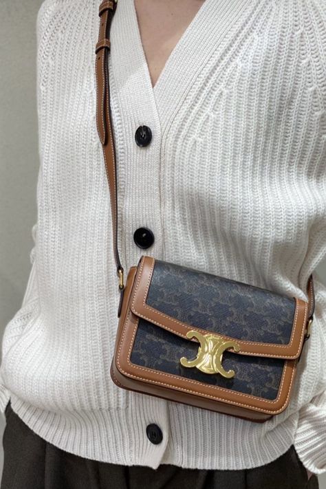 Celine Triomphe Crossbody Bag, Celine Crossbody Bag Outfit, Celine Triomphe Bag Outfit, Celine Bag Outfit, Trendy Bags For Women, Tas Celine, Celine Triomphe Shoulder Bag, Trendy Shoulder Bags, Celine Triomphe Bag