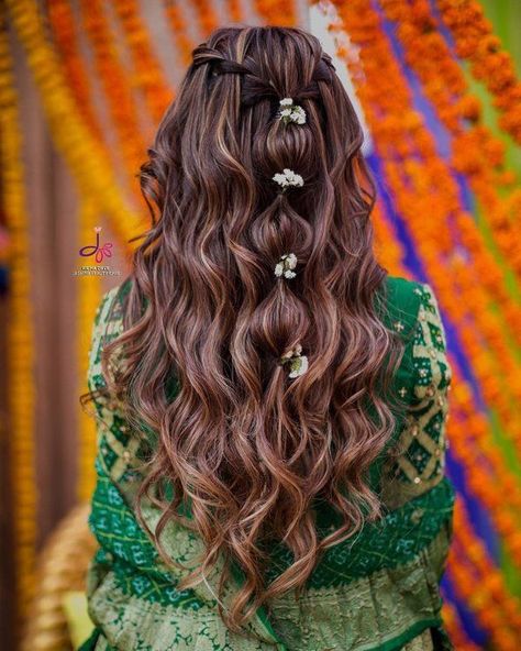 Stunning cottagecore hairstyles and cottagecore hair #cottagecorehairstyles #cottagecorehair Floral Hairstyles Open Hair, Hair Styles For Mehndi Function, Hairstyle For Sangeet Function, Hairstyle For Mehndi Function, Hairstyles For Sangeet Function, Sangeet Hairstyles Bridesmaid Hair, Hairstyles For Mehndi Function, Sangeet Hairstyles For Bride, Mehndi Hairstyle