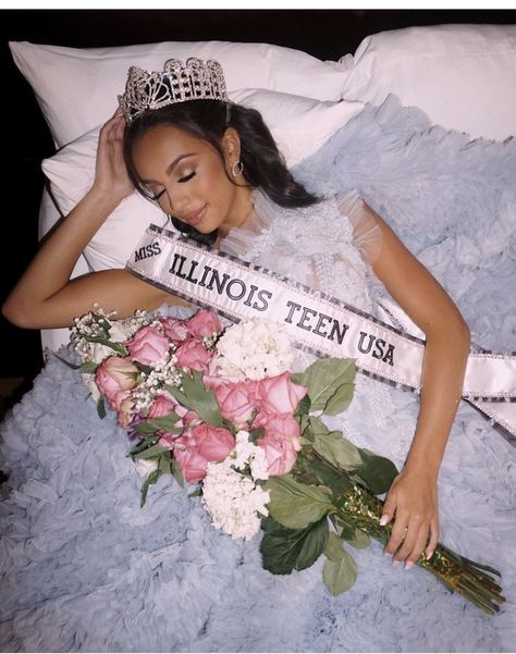 Pagent Winner Aesthetic, Pageant Winner Aesthetic, Beauty Pagents Aesthetic, Pageant Vision Board, Miss America Aesthetic, Pagent Girl Aesthetic, Pageant Girl Aesthetic, Pageant Queen Aesthetic, Miss Universe Aesthetic