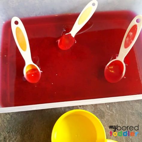 Messy play with Jello / Jelly for toddlers Toddler Messy Play, Edible Sensory, Edible Sensory Play, Color Activities For Toddlers, Messy Play Activities, How To Make Jello, Kids Sensory Activities, Sensory Play Toddlers, Diy Kid Activities