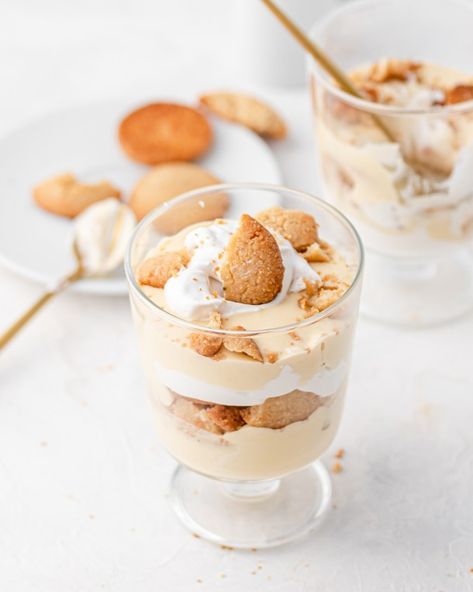 Keto Banana Pudding, Banana Pudding Dessert, Old Fashioned Banana Pudding, Keto Banana, Chocolate Pudding Desserts, Keto Whipped Cream, Banana Pudding Desserts, Banana Drinks, Pudding Dessert