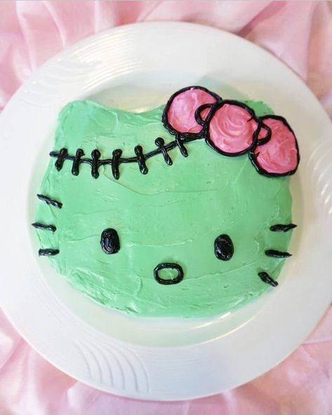 hello kitty Kitty Cake Design, Hello Kitty Cake Design, Hello Kitty Zombie, Halloween Cake Design, Bolo Hello Kitty, Kitty Birthday Cake, Zombie Cake, Hello Kitty Birthday Cake, Diy Hello Kitty