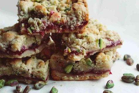 Raspberry Pistachio Butter Bars - XO&So Baked Goat Cheese Dip, Goat Cheese Recipes Appetizers, Quick Sweets, Best Appetizers Ever, The Best Appetizers, Raspberry Pistachio, Baked Buffalo Cauliflower, Cheese Recipes Appetizers, Goat Cheese Dip