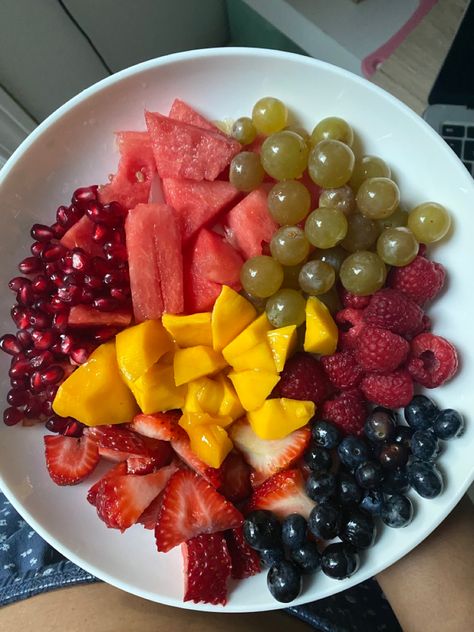 Fruit Meals, Fruits Plate, Bowl Of Fruit, Fruit Plates, Healthy Lunch Snacks, Healthy Food Inspiration, Healthy Food Dishes, Fruit Bowls, Morning Routines