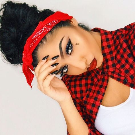 “Ofcourse I had to do a Chola makeup look  #latina  Face: @maybelline fit me matte & poreless foundation shade soft tan | maybelline fit me concealer…” Chola Costume, Chola Outfit, Chola Makeup, Stile Pin Up, Look Hip Hop, Estilo Chola, Makeup Pinterest, Chola Girl, Chola Style