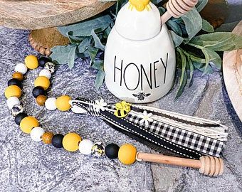 Bee beads | Etsy Shabby Chic Garland, Diy Garlands, Honey Decor, Diy Candle Sticks, Wood Bees, Crackle Paint, Wood Beads Diy, Honey Bee Decor, Honey Dipper