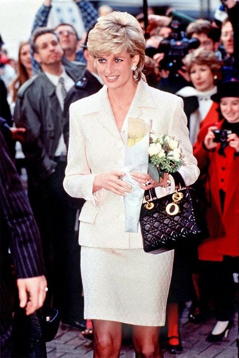 Dior Bag Outfit, Lady Dior Handbag, Princess Diana Fashion, Prinz William, Princes Diana, Diana Fashion, Elisabeth Ii, Lady Diana Spencer, Diana Spencer