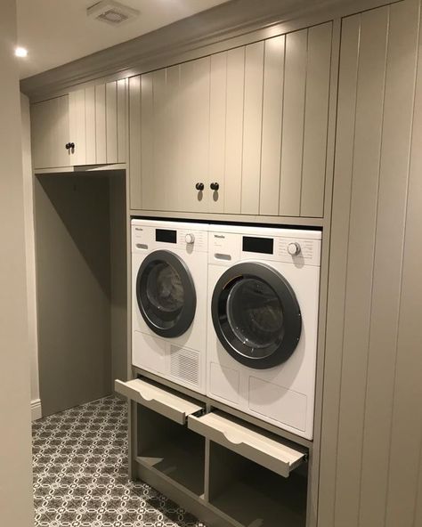 Belinda Rohan on Instagram: “Utility Room. One of the busiest rooms in the house. We love this patterned tile and joinery colour combo.” Raised Washing Machine, Patterned Tile, Washing Machine And Dryer, Boot Room, Colour Combo, Washing Machines, Utility Room, Joinery, Color Combos