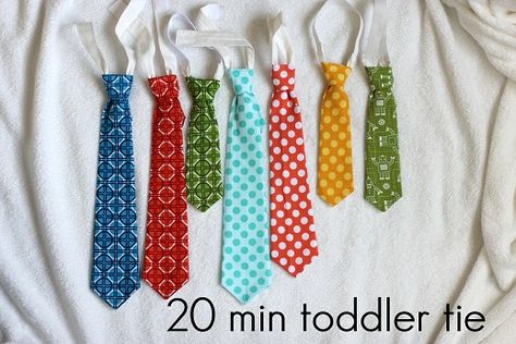 DIY tie for boys - #tutorial found here http://imsharingthewealth.blogspot.com/2011/09/little-boy-tie-tutorial.html Diy Tie, Diy Toddler, Boys Ties, Tie Pattern, Baby Diy, Diy Couture, Baby Crafts, Learn To Sew, Sewing For Kids