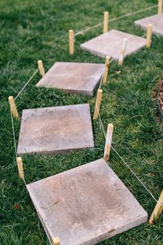 Stepping Stone Path, Stepping Stone Walkways, Stepping Stone Paths, Backyard Walkway, Patio Steps, Greenhouse Ideas, Desain Lanskap, Garden Stepping Stones, Stone Walkway