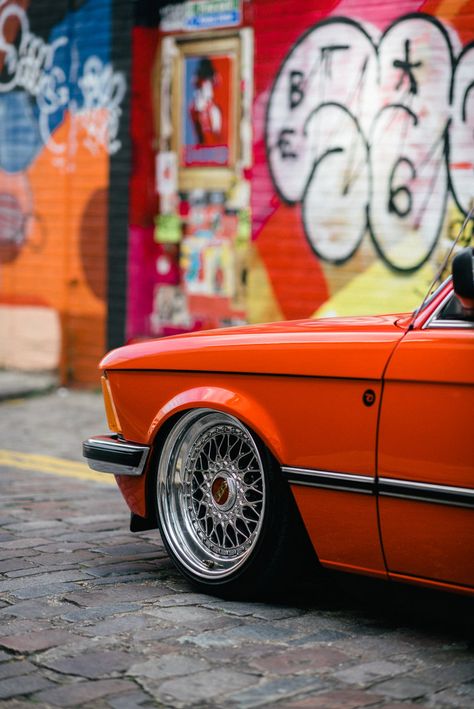 Car Panning Photography, Retro Car Photography, City Car Photography, Cars Photography Ideas, Automotive Photography Ideas, Creative Car Photography, Car Show Photography, Car Meet Photography, Car Photography Angles