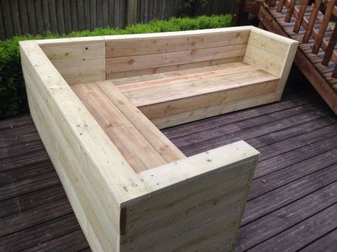 Outdoor Wood Table, Pallet Lounge, Pallet Garden Furniture, Diy Outdoor Table, Pallet Patio, Pallet Sofa, Wood Tables, Outdoor Furniture Plans, Outdoor Couch