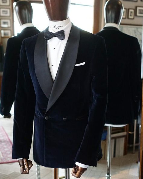 Dinner Jackets, Velvet Dinner Jacket, Custom Tuxedo, Wedding Dresses Men Indian, Blazer Outfits Men, Classic Tuxedo, Dinner Suit, Outfit 2020, Classy Suits