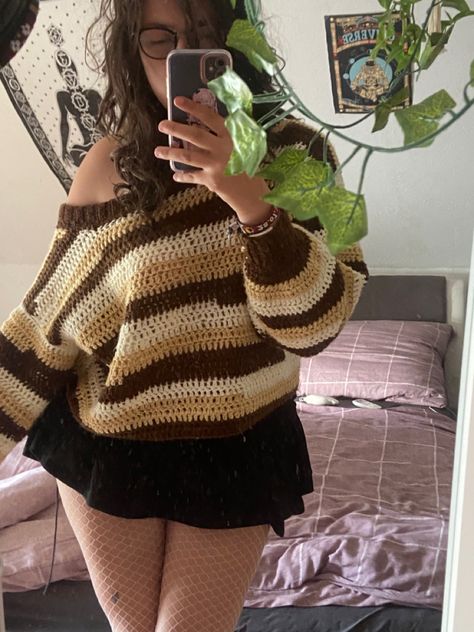 Crochet Sweater Over Dress, Crochet Grunge Sweater, Crochet Fall Clothing, Crochet Sweater Winter, Crochet Clothes And Accessories, Crochet Top Fall, Autumn Crochet Ideas Clothes, Cute Crochet Sweater Patterns, Fall Crochet Tops