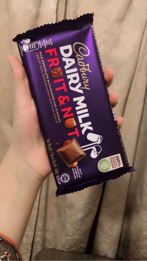 Recently, I get to taste the big Cadbury Dairy Milk Fruit & Nut Chocolate. Dairy Milk Fruit And Nut Chocolate, Coklat Dairy Milk, Biscuit Snacks, Fruit And Nut Chocolate, Cadbury Fruit And Nut, Daily Milk, Milk Fruit, Chocolate Bars Gift, Cadbury Dairy Milk Chocolate